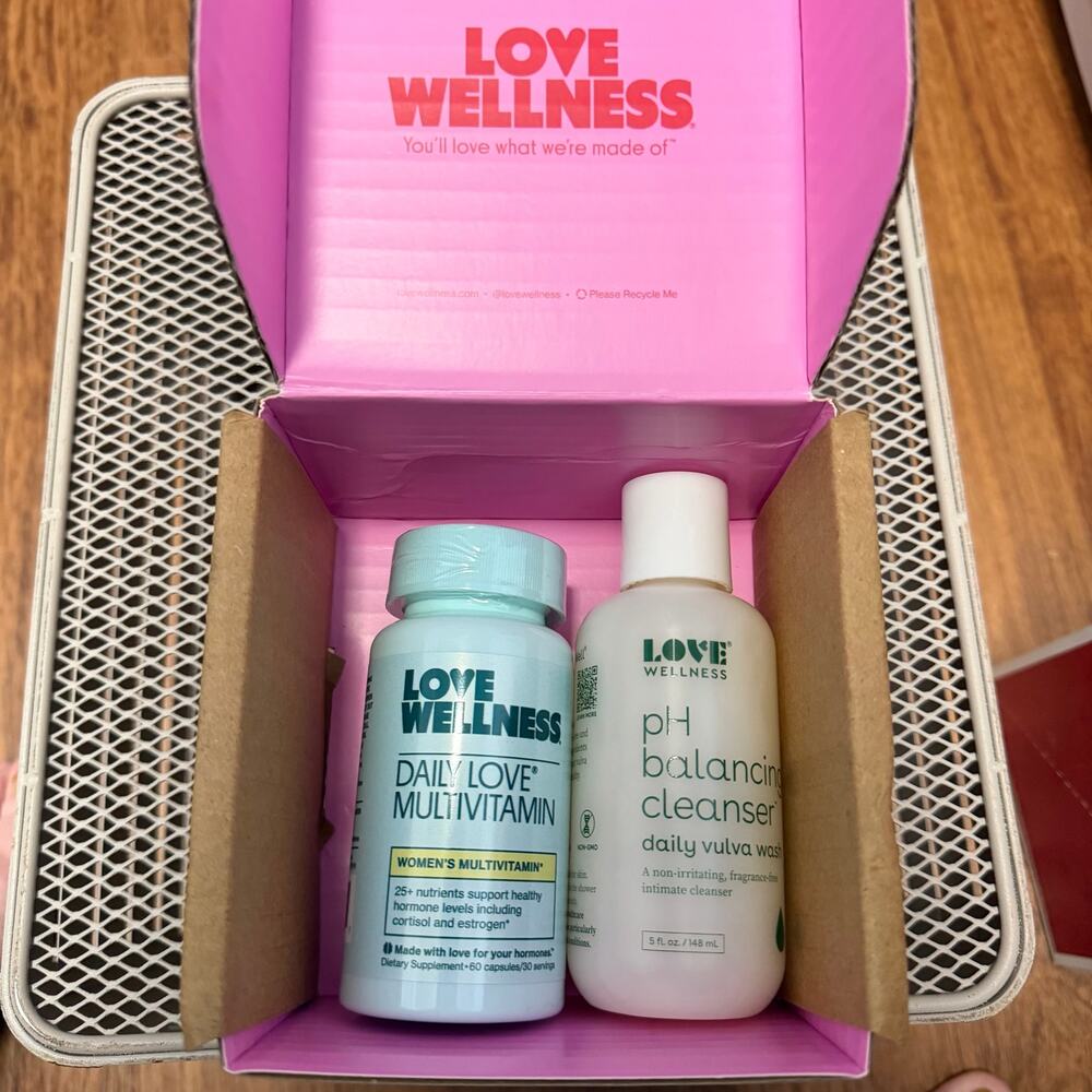 Love Wellness womens Daily Love and Daily PH Balance Cleanser-New in box